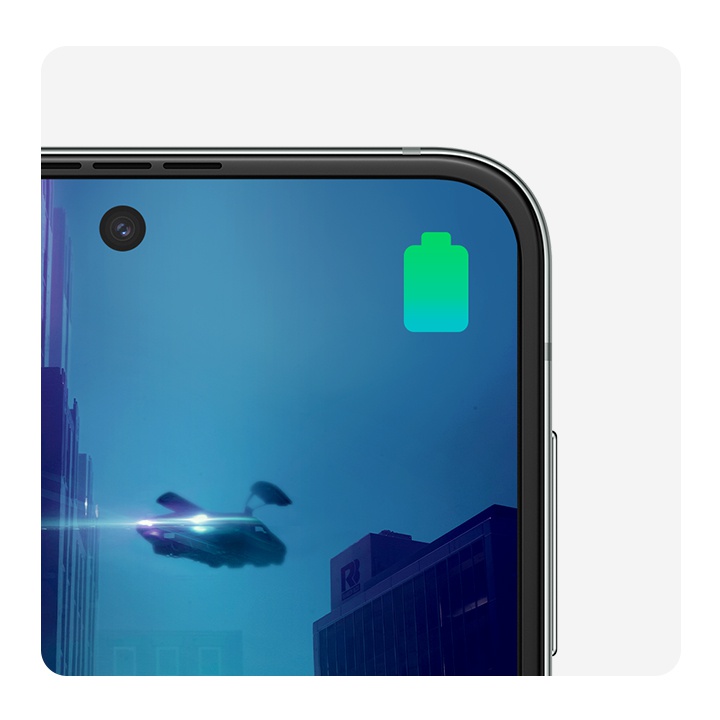 Ein Symbol fr einen vollen Akku wird in der oberen rechten Ecke des Galaxy Z Flip5 Displays angezeigt, whrend ein Video abgespielt wird.