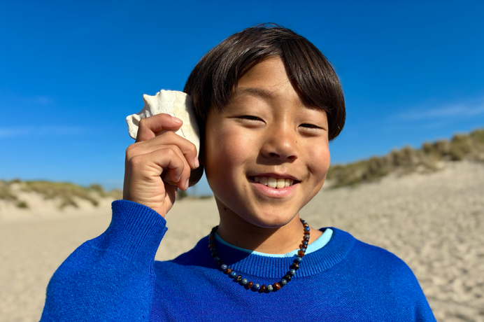 Foto, das mit der 48 MP Fusion Kamera aufgenommen wurde, Portr�t Feature der n�chsten Generation wird verwendet und fokussiert das Gesicht einer Person