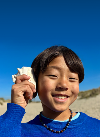 Foto, das mit der 48 MP Fusion Kamera aufgenommen wurde, Portr�t Feature der n�chsten Generation wird verwendet und fokussiert das Gesicht einer Person