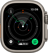 Apple Watch Ultra 4, Titangeh�use, Farbe Natur, Backtrack zeigt Route mit Kompass Wegbeschreibungen, rechte Seitenansicht, Digital Crown, erh�hte Seitentaste