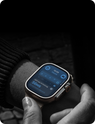 Person mit Apple Watch Ultra 4 am Handgelenk, Tageswerte f�r Vitalzeichen leicht abweichend