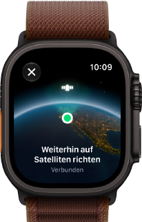 Apple Watch Ultra 4, Titangehäuse, Farbe Schwarz, Satellitenverbindung, rechte Seitenansicht, Digital Crown, erhöhte Seitentaste, Alpine Loop Armband, Farbe Burgunder