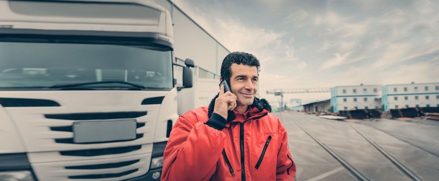 Mann nutzt Telematik-Lösung von Vodafone