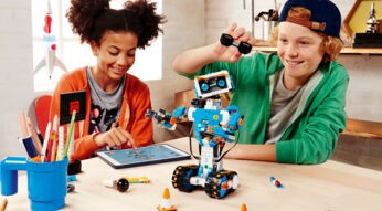 HighRes_LEGO_BOOST_Vernie-in-play