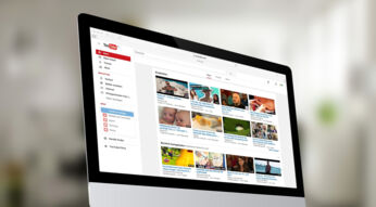 Ein Bildschirm zeigt YouTube-Videos