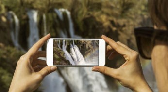 Mit der Live-Kamera des Smartphones Objekte im Bild erkennen.