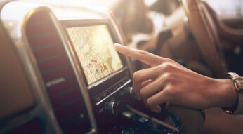 Im Auto nicht die Navigationshinweise der Apple Watch, sondern CarPlay nutzen.