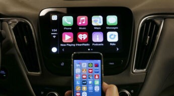 CarPlay im Auto mit dem iPhone koppeln.