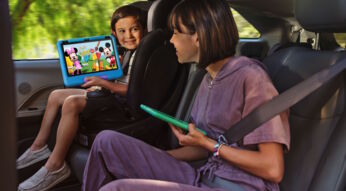 Das Amazon Fire HD 8 Kids im Auto