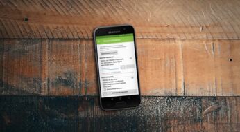 Android-Smartphone mit installiertem Keepass2Android