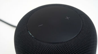 Die Lautstärketasten auf der Oberseite des Apple HomePods.