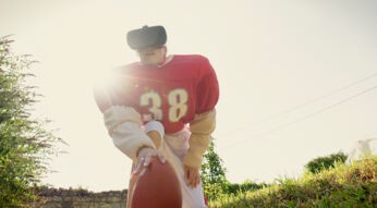 Vanessa Meisinger testet Future Sports mit VR-Brille und Football