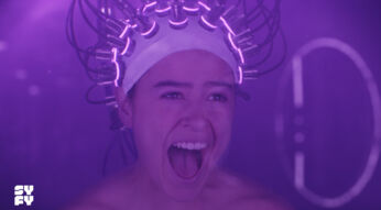 Schreiende Frau mit Sonden auf dem Kopf. Wir haben mit Showrunner Rainer Matsutani im Interview zu Spides gesprochen