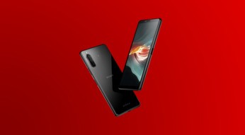 Das neue Sony Xperia 10 II frontal und rückseitig in schwarz.