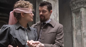 Rosamund Pike und Sam Riley in "Marie Curie – Element des Lebens"