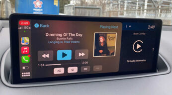 Apple CarPlay auf dem Touchbildschirm eines Autos
