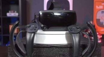 Das VR-Headset Valve Index und zwei Controller