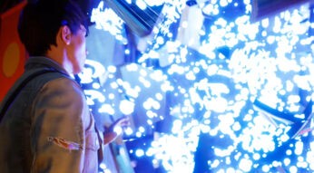 Der Protagonist öffnet einen Würfel und erhält blaue SP.