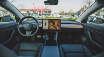 Das Cockpit eines Teslas