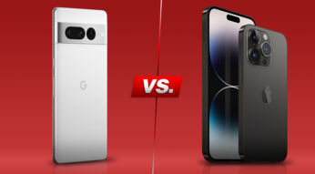 Smartphones Pixel 7 Pro und iPhone 14 Pro Max nebeneinander vor rotem Hintergrund