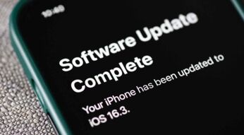 Ein iPhone, auf dem das Software-Update 16.3 installiert wurde