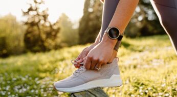 Smartwatch am Arm einer Joggerin