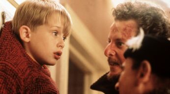 Macaulay Culkin, Daniel Stern und Joe Pescy in einer Szene von "Kevin – Allein zu Haus".