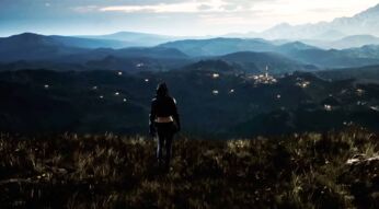 Eine Spieler:in steht auf einem Hügel in Once Human