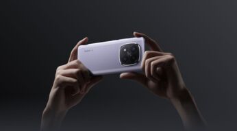 Hand hält das Redmi Note 14 Pro hoch