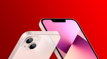 Das iPhone 13 vor rotem Hintergrund