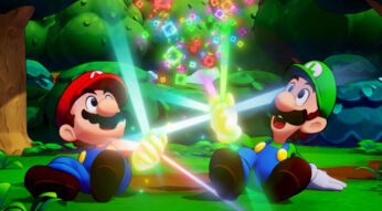 Auf dem Bild aus Mario & Luigi: Brothership Test sitzen die Brüder Mario und Luigi im Wald auf dem Boden und halten leuchtende, bunte Lichtstrahlen, die in der Luft schimmernde Quadrate erzeugen. Mario trägt seine typische rote Mütze und blaue Latzhose, während Luigi in grüner Mütze und blauer Latzhose strahlt. Beide wirken fröhlich und staunen über die magischen Effekte.