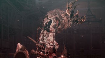 In dem Bild für The First Berserker: Khazan Tipps ist ein riesiges, kettenbewehrtes Monster mit zotteligem Fell und knochigem Geweih in einer düsteren Arena zu sehen.