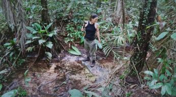 Eine Kandidatin ist in Staffel 5 von "7 vs. Wild" im Dschungel unterwegs.