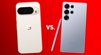 Das Google Pixel 10 Pro ist in Weiß links, das Samsung Galaxy S25 Ultra in Silber rechts zu sehen.