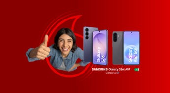 Auf dem Werbebild zur Kampagne Wenn Phone, dann Vodafone ist eine lächelnde Frau zu sehen, die frontal in die Kamera blickt und mit erhobenem Daumen Begeisterung ausdrückt. Rechts daneben sind die Smartphones Samsung Galaxy S26 und Samsung Galaxy A57 5G abgebildet. Der rote Hintergrund und das Vodafone-Design erzeugen eine moderne, positive und verkaufsfördernde Stimmung.