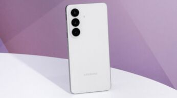 Das Samsung Galaxy S26 in der Farbe Weiß.