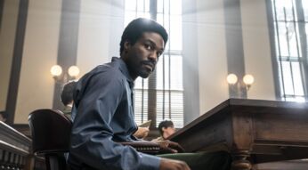 Yahya Abdul-Mateen II als Bobby Seale in "The Trial of the Chicago 7".