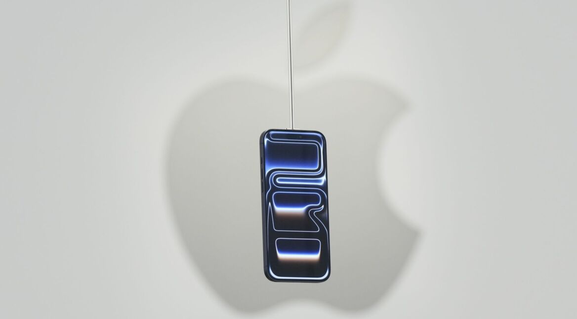 Das neue iPhone 17 Pro ist im Apple Park ausgestellt.
