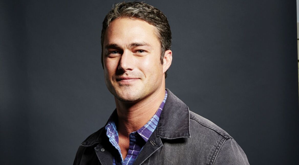"Chicago Fire"-Star Taylor Kinney posiert für ein Porträt.