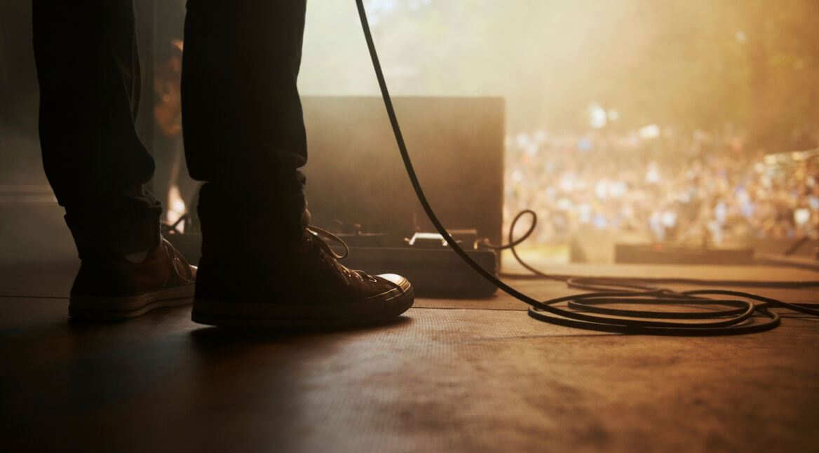 Throngs of adoring famns!