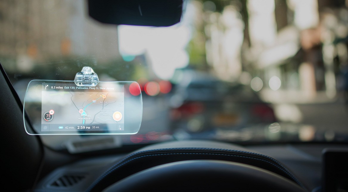 glass-optical-combiner-with-waze-displayed_edited