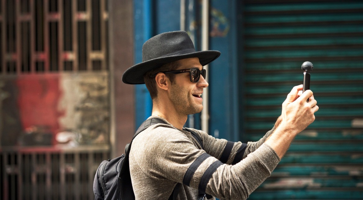 insta360_air_traveler-city-edited