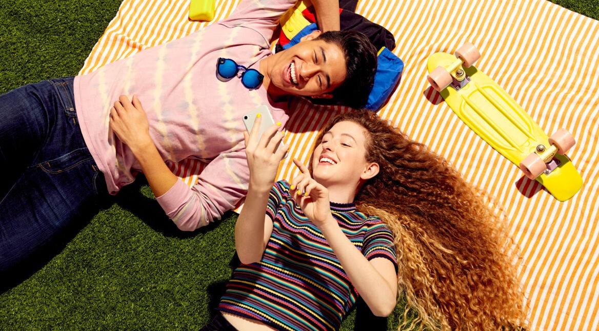 Spectacles_Sapphire-with-Twilight_Lifestyle-Photo-1