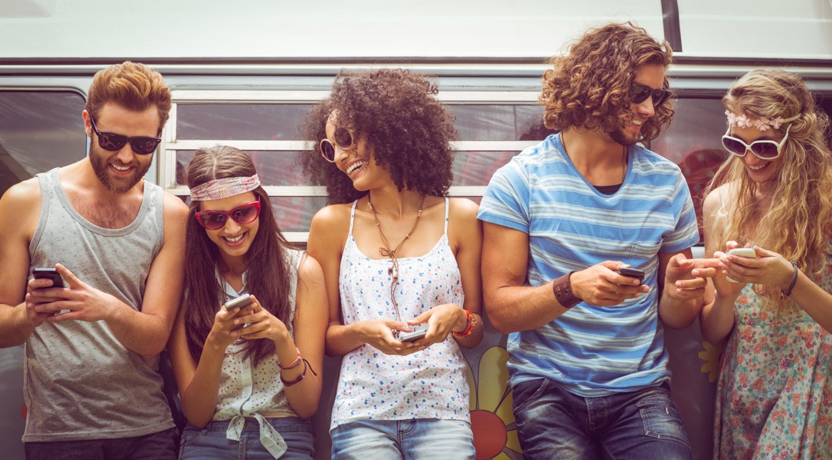 Social Media Ticker News Snapchat Instagram Facebook Twitter Messenger WhatsApp