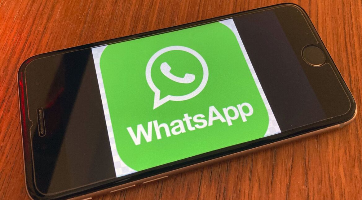 Das WhatsApp-Icon auf einem Smartphone