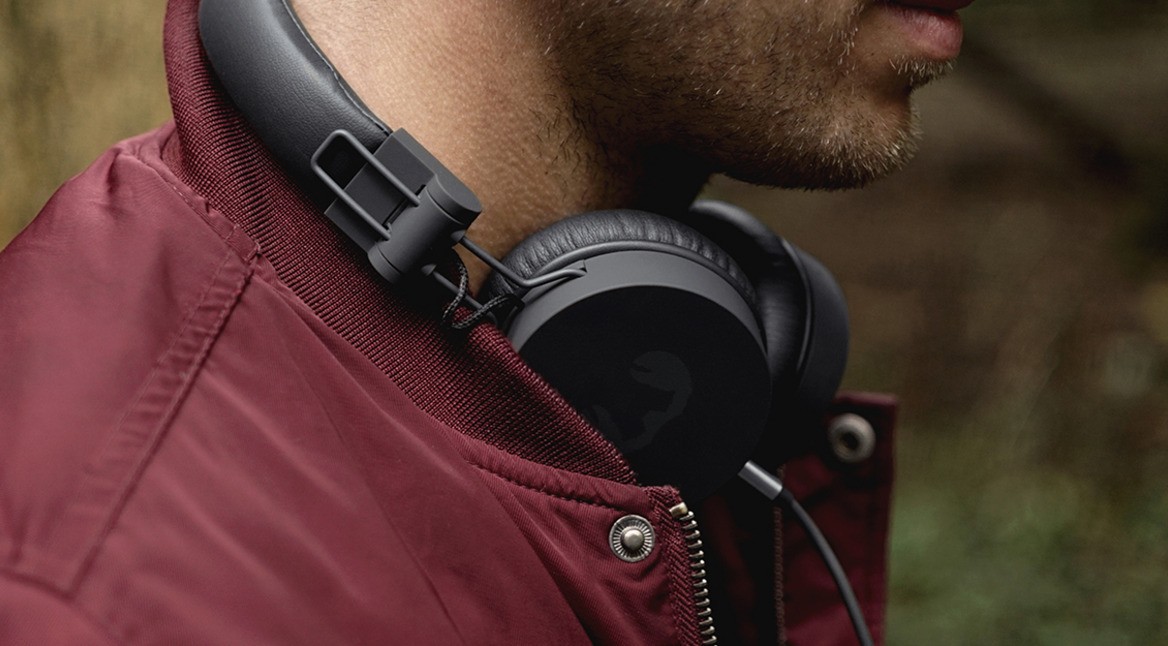 Caps_Headphones_Concrete_7