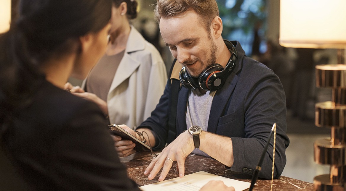 HRS_Smart_Hotel_Service_App_Smartphone_featured_Vodafone