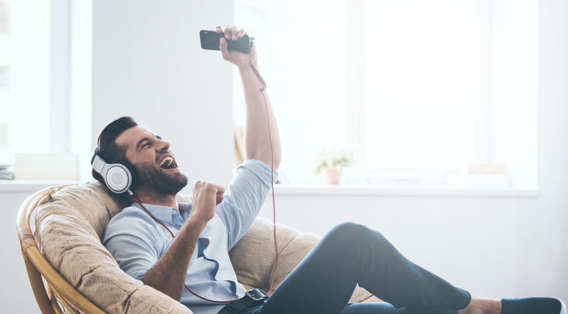 Mit ein paar Tricks lassen sich YouTube-Videos auch im Hintergrund abspielen.