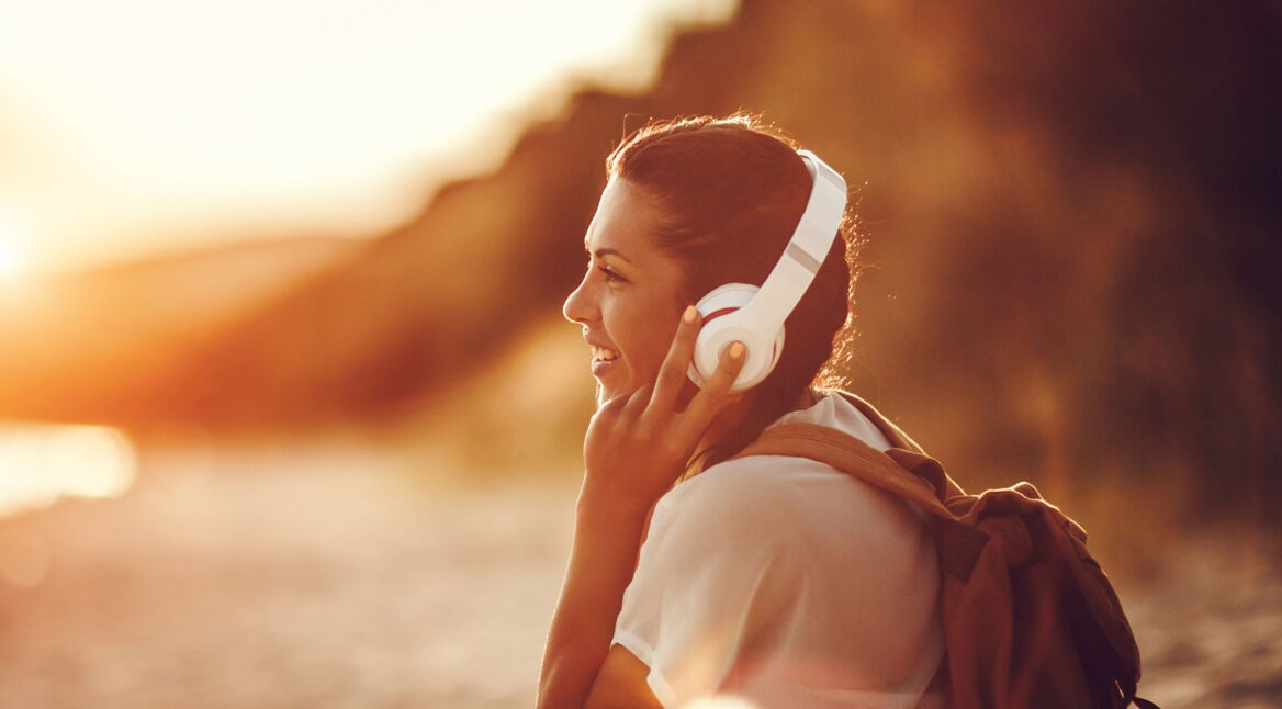 Mit dem Smartphone hörst Du überall Musik.