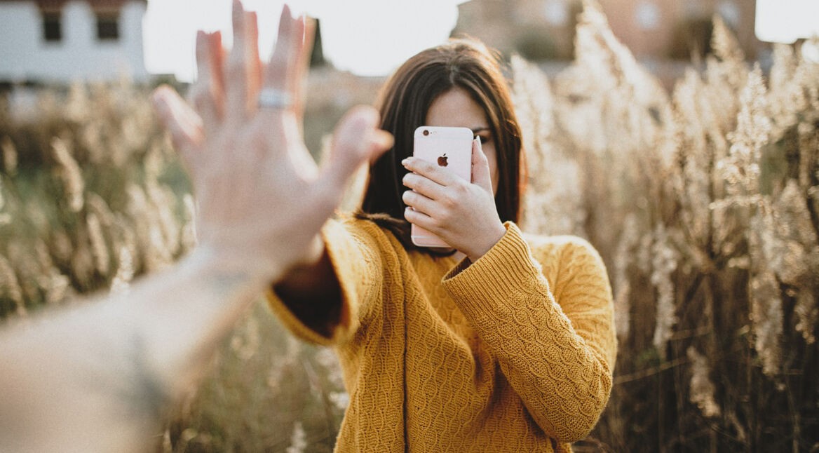 Über das iPhone hältst Du den Kontakt.